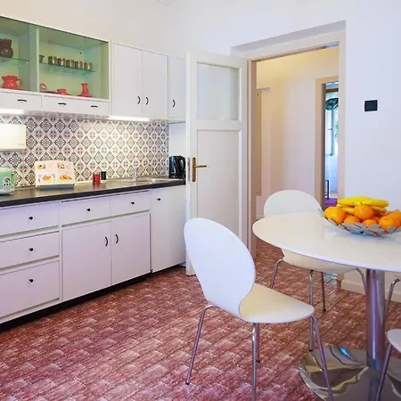 Botanist Apartment *