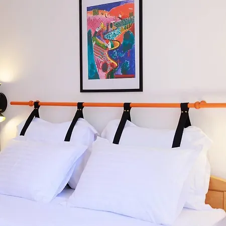 Botanist Apartment Split