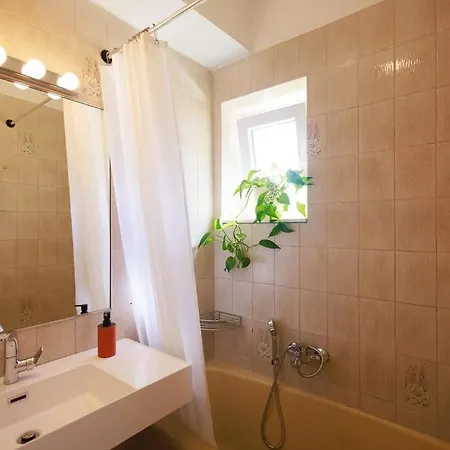 Apartment Botanist *